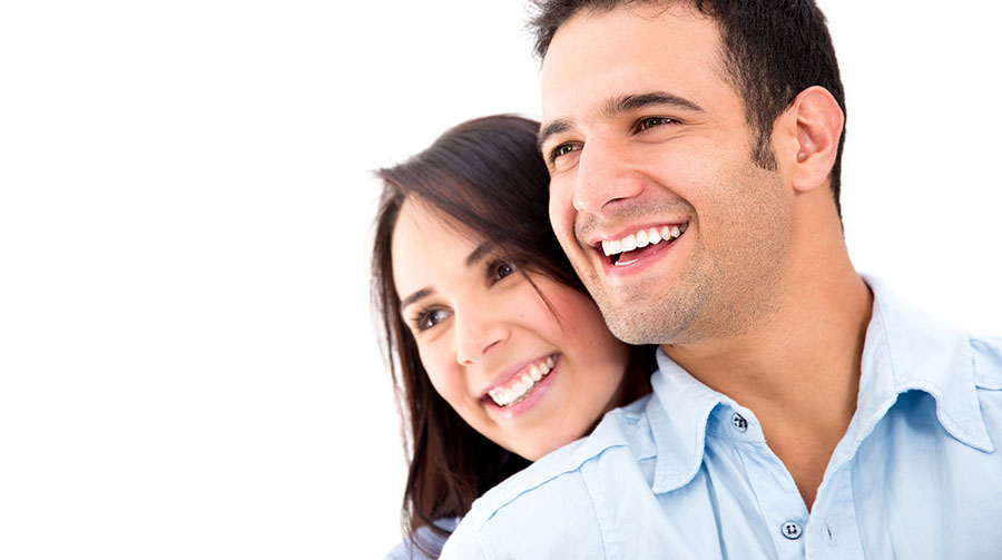 Мужчина и женщина улыбаются фото